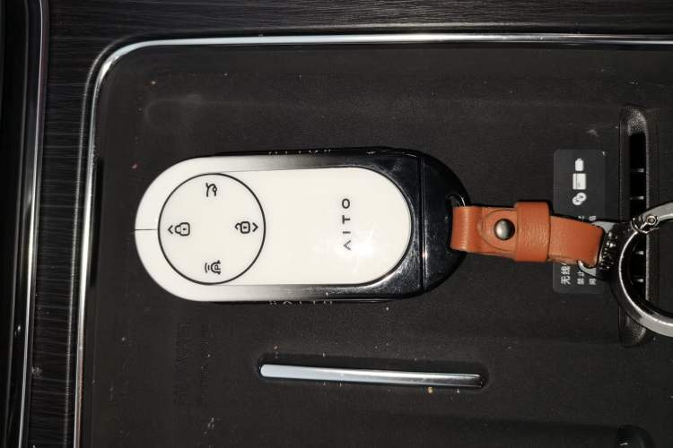 Used Hima AITO M8 2025 Extended-Range Max+ Version 53.4 kWh 5-Seater Edition Interior 1