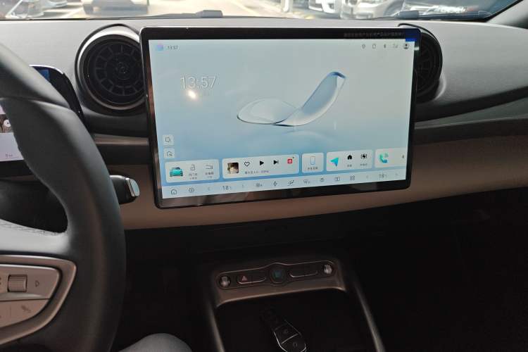 Used BYD Dolphin 2025 Smart Drive Version 420 km Freedom Edition Audio And AC Panel