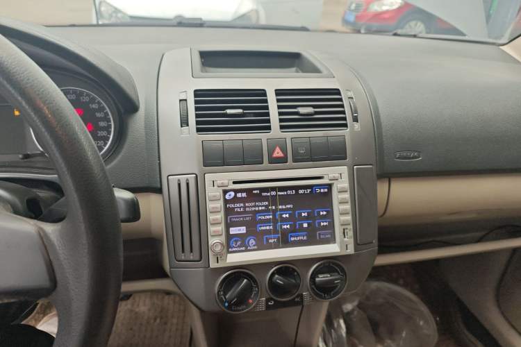 Used Volkswagen Polo 2011 Jingqu 1.6L Manual - Real Cool Edition