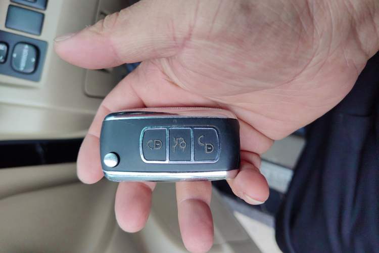 Used Toyota Highlander 2013 2.7L Two-Wheel Drive 5-Seater Purple Gold Edition Vehicle Key