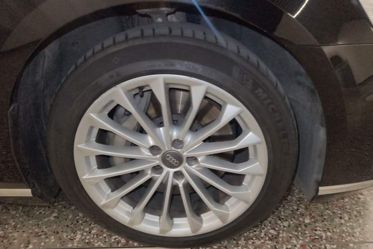 Used Audi A8 2018 A8L 55 TFSI quattro Launch Edition Elite Model Right Front Wheel Hub