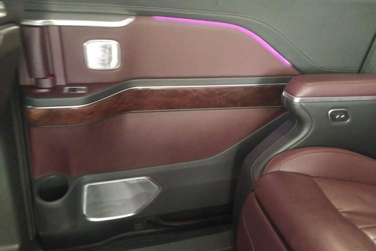 Used Hongqi HQ9 2023 2.0T Smart Connect Flagship Edition