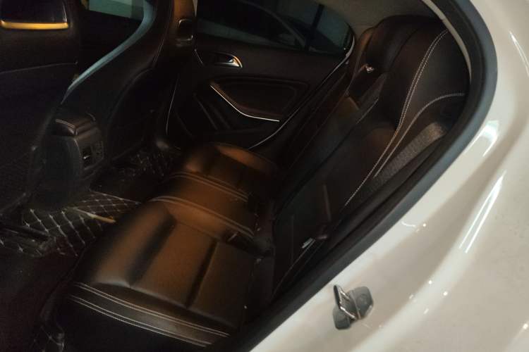 Used Mercedes-Benz GLA 2018 GLA 200 Sport Edition Interior 4