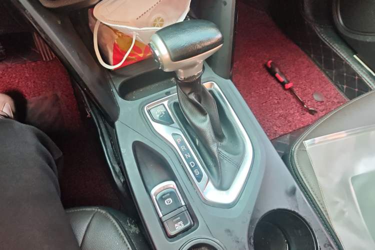 Used GAC Trumpchi GS4 2017 235T Automatic Two-Wheel Drive Luxury Smart Connectivity Version Gear Lever