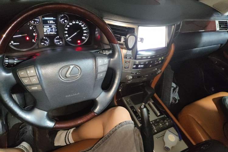 Used Lexus LX 2013 570