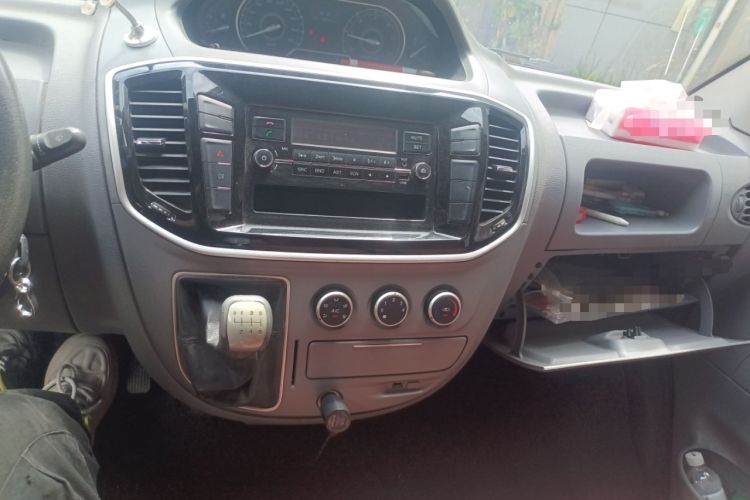 Used SAIC MAXUS Xintu V80 2018 2.5T 6-speed manual Aoyuntong short-wheelbase ultra-low roof 5- or 6-seat model
