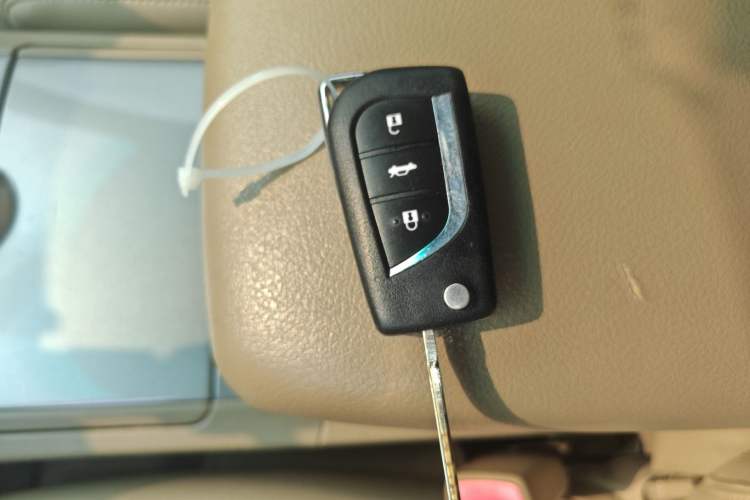 Used Toyota Highlander 2012 2.7L 2WD 5-Seater Elite Edition Vehicle Key