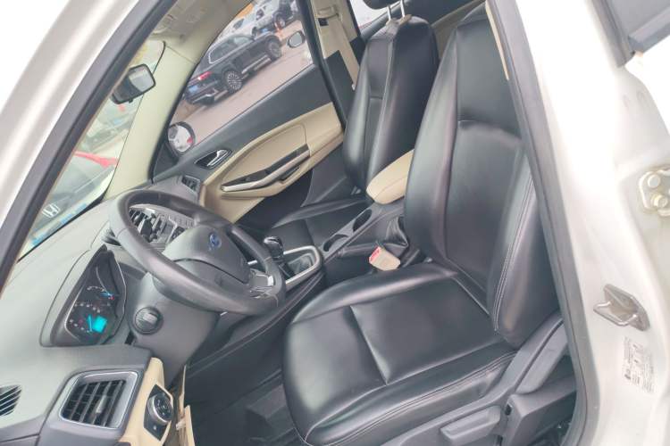 Used Ford Escort 2015 1.5L Manual Comfort Model
