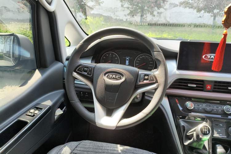 Used JAC Refine M3 2022 PLUS 1.8L 7-seater Standard Model Steering Wheel
