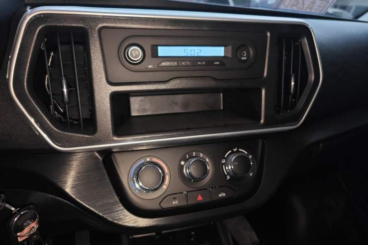 Used Chana Ruixing EM80 2025 Passenger Version Comfort Model 6 Seats 260 km Twin-Door Design 60 kW