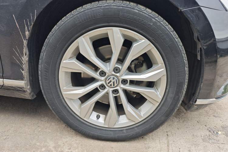 Used Volkswagen Magotan 2018 380TSI DSG Luxury Model Right Front Wheel Hub