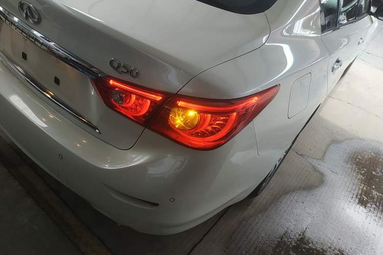 Used Infiniti Q50L 2015 2.0T Comfort Edition Exterior 3