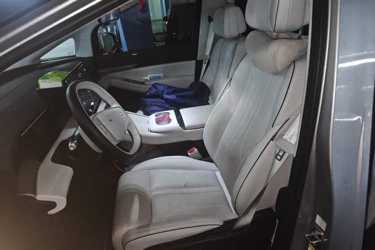 Used XPeng X9 2024 610 Long-Range Max Left Front Seat