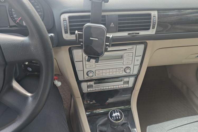 Used Volkswagen Passat 2009 2.0L MFI Manual Luxury Edition