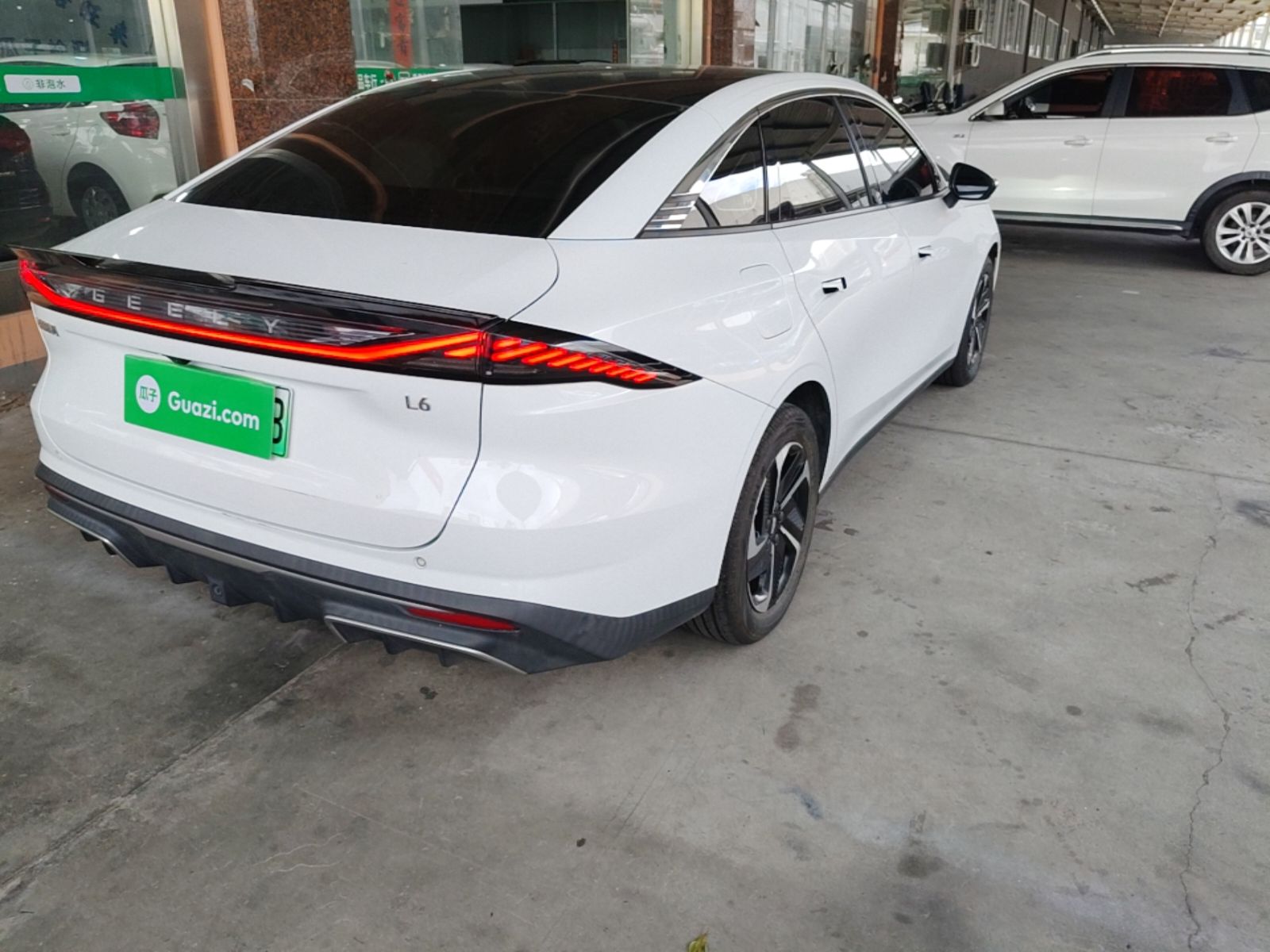 Geely Galaxy L6 2023 125km MAX — снимка 9