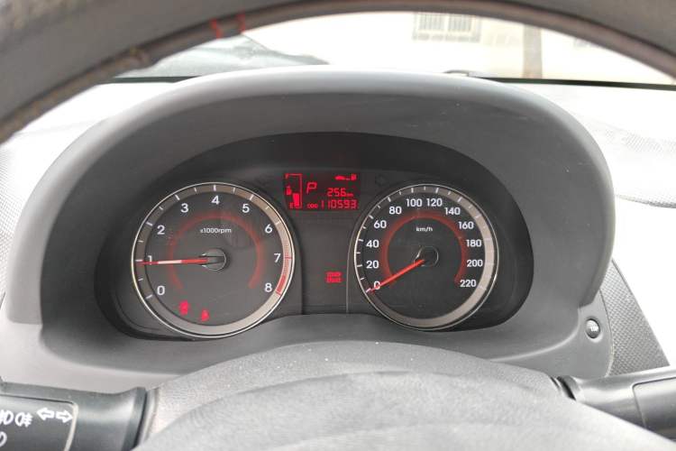 Used Hyundai Verna (older generation) 2010 Sedan 1.4L Automatic Fashionable GT Model Odometer Close Up