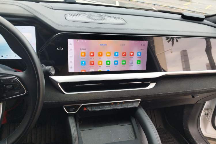 Used Geely Auto Monjaro L 2024 2.0TD High-Power Automatic Two-Wheel Drive Skyline Edition Audio And AC Panel