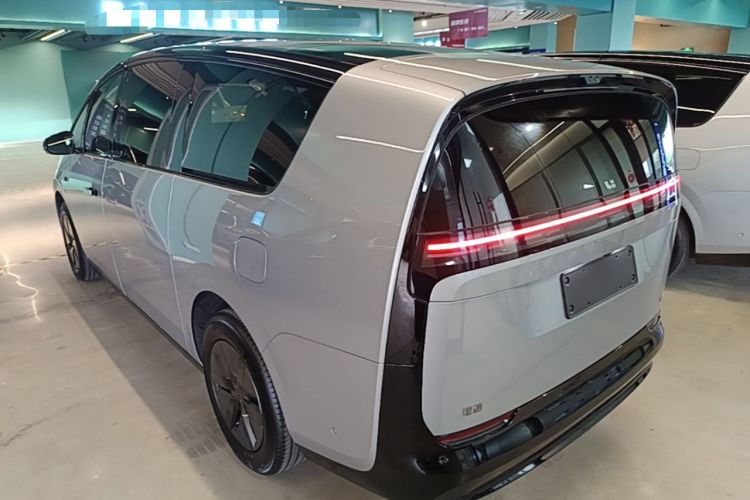 Used Li Auto MEGA 2025 Ultra Smart Refreshed Edition
