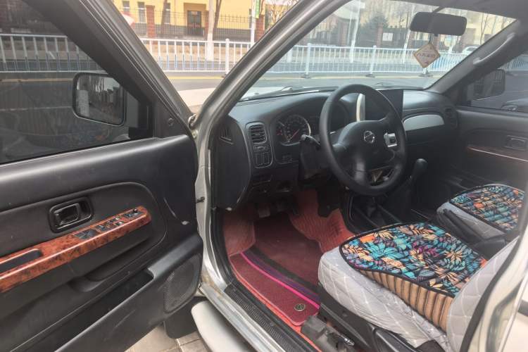 Used Nissan Paladin 2008 2.4L 4x4 Standard Edition Driver Seat