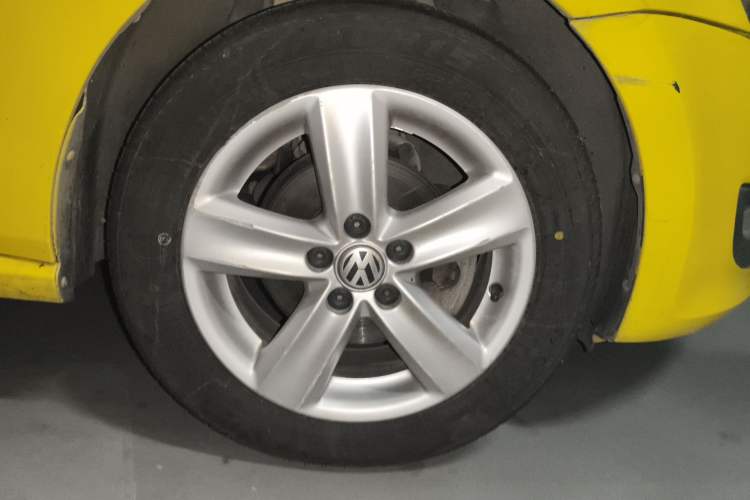 Used Volkswagen Polo 2011 1.4L Automatic ZhiShang Version Right Front Wheel Hub