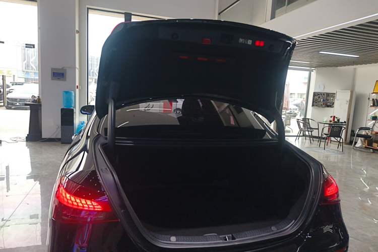 Used Mercedes-Benz E-Class 2023 Restyled E 300 L Sporty and Stylish Edition Trunk