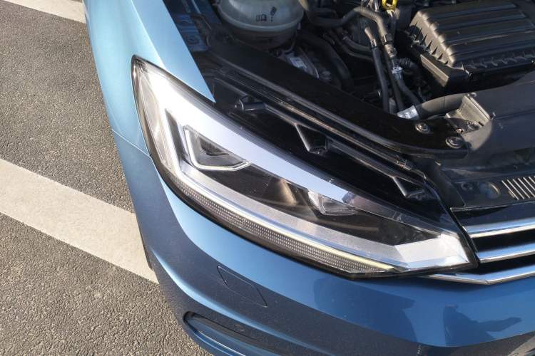 Used Volkswagen Touran 2018 Volkswagen Touran L 280TSI DSG Comfort Edition 6-seater Right Front Headlight