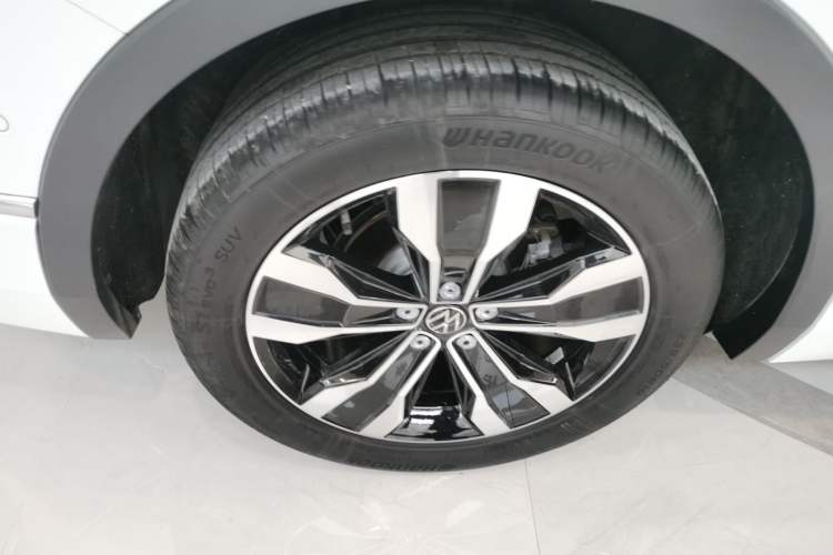 Used Volkswagen Tiguan L 2024 Outstanding Model 330TSI Automatic Two-Wheel Drive R-Line Dragon Glory Edition