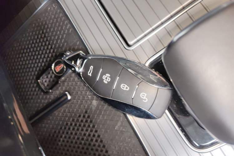 Used Hongqi HS7 PHEV 2024 2.0T PHEV Four-Wheel Drive Flagship Edition 7 Seats
