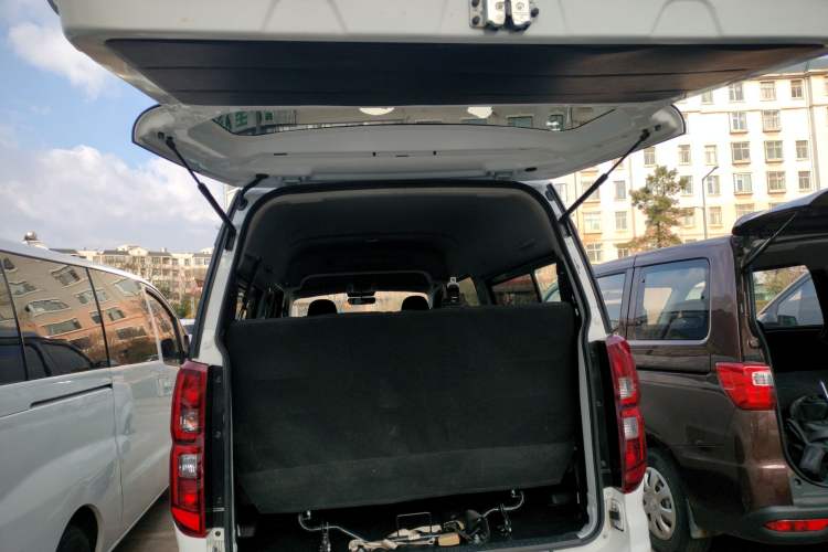 Used Jinbei Gold Hiace 2023 1.5L Passenger Vehicle Engineering Lion 9 Seats
