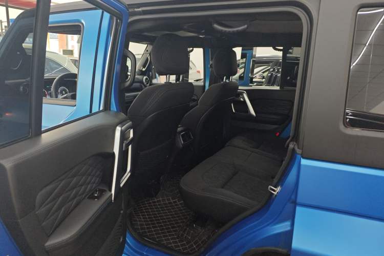 Used BAIC Off-Road BJ40 2021 2.0D Automatic Four-Wheel Drive Blade Hero Edition Pioneer Model Left Rear Seat