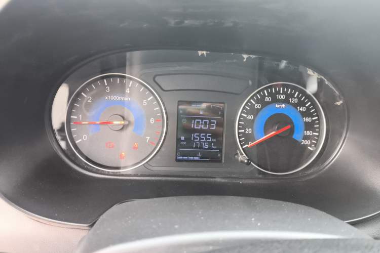 Used Dongfeng Fengon 380 2022 1.5L Comfort-Class Passenger Vehicle (Steel Spring) with 7 Seats Instrument Cluster