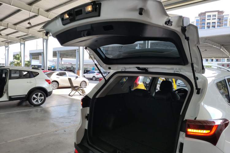 Used JETOUR X70M 2020 Revised Version 1.5T DCT Companion Edition 5 Seats Trunk