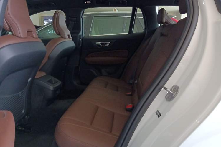 Used Volvo V60 2024 B5 Zhiyuan Luxury Edition
