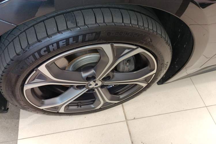 Used Nio ET5T 2024 75kWh Touring Left Front Wheel Hub