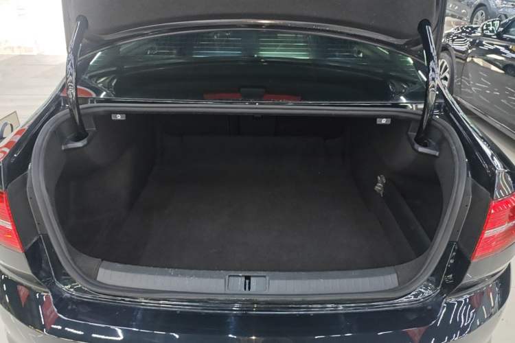 Used Volkswagen Magotan 2017 330TSI DSG Luxury Model Trunk