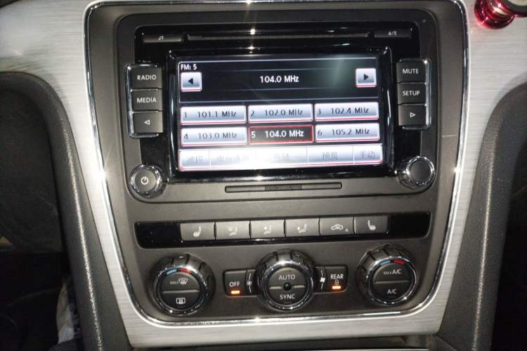 Used Volkswagen Passat 2014 1.8TSI DSG Prestige Edition Audio And AC Panel