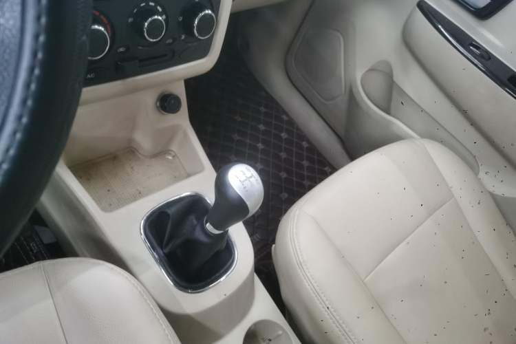 Used Dongfeng Fengon 370 2016 1.5L Manual Standard Edition SFG15-05 7 Seats
