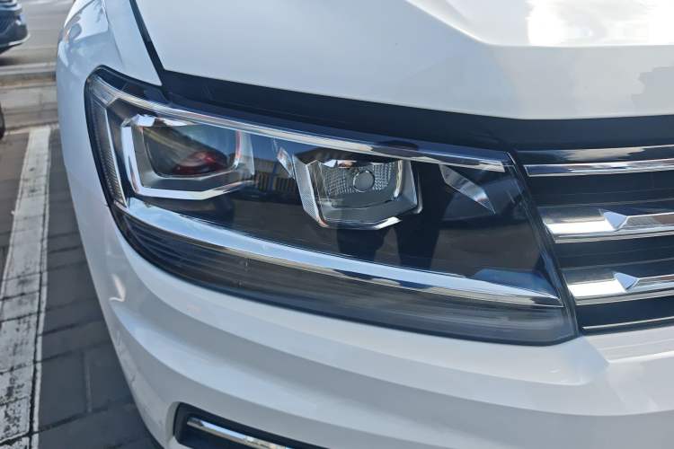 Used Volkswagen Tiguan L 2020 330TSI Automatic Two-Wheel Drive Smart Luxury Edition China VI Standard Right Front Headlight