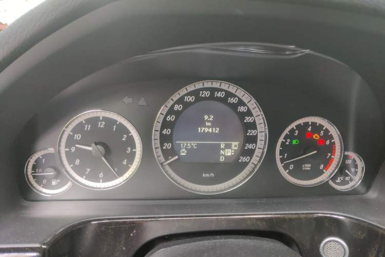 Used Mercedes-Benz E-Class 2009 E 300 Fashion Model Odometer Close Up