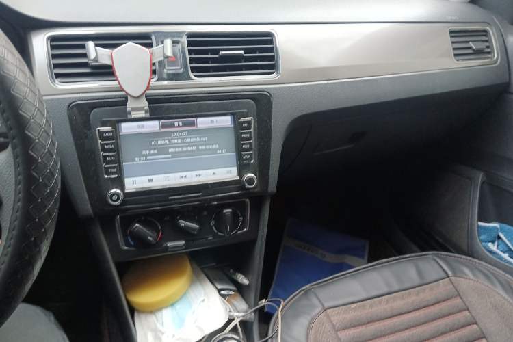 Used Volkswagen Santana 2015 1.6L Manual Comfort Edition Audio And AC Panel