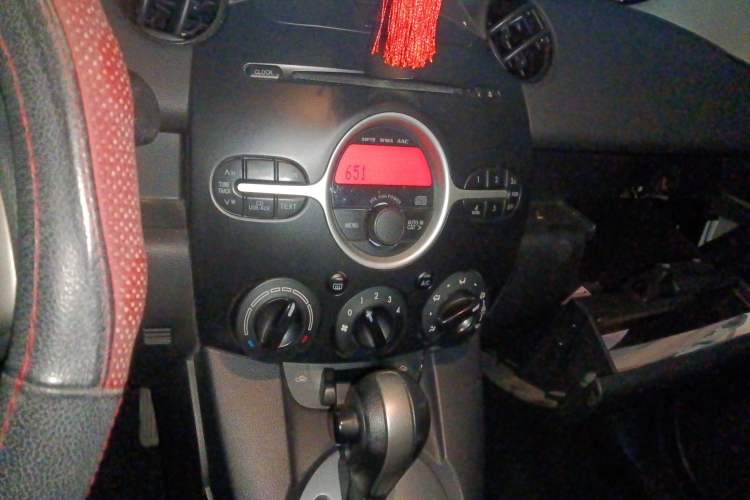 Used Mazda Mazda 2 2012 Hatchback Xuan Dong 1.5L Automatic Value Edition
