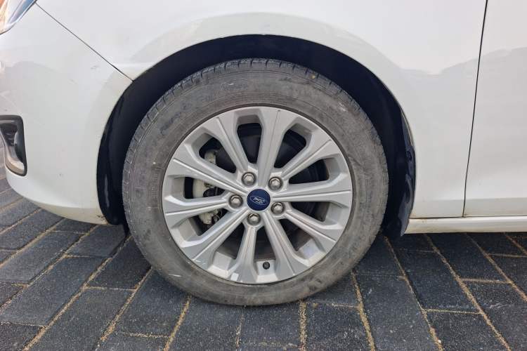 Used Ford Escort 2015 1.5L Automatic Fashion Model
