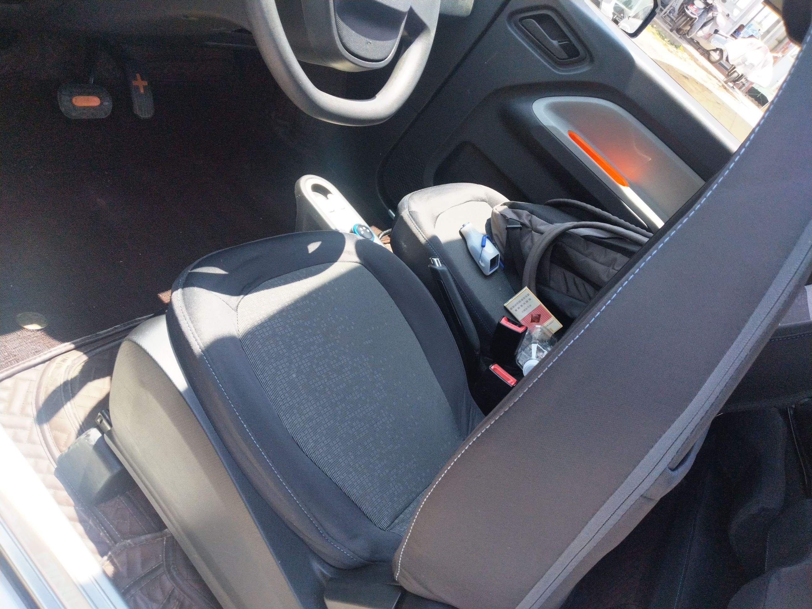 Переднее сиденье в автомобиле