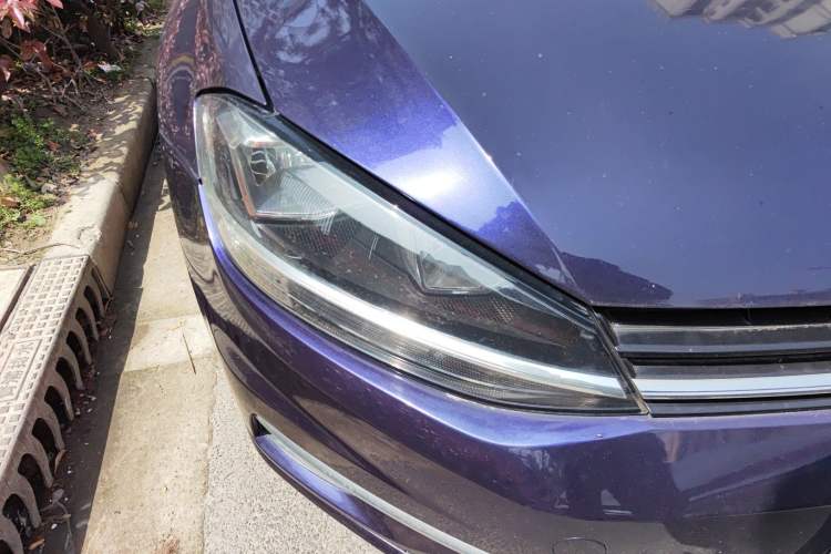 Used Volkswagen Golf 2018 230TSI Automatic Luxury Version Right Front Headlight