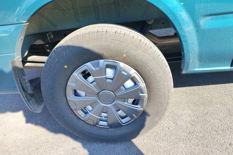 Used JMC Fushun 2025 2.0T 8AT Diesel Mid-Roof Mid-Height Commercial Multi-Purpose 7-Seater Passenger Vehicle