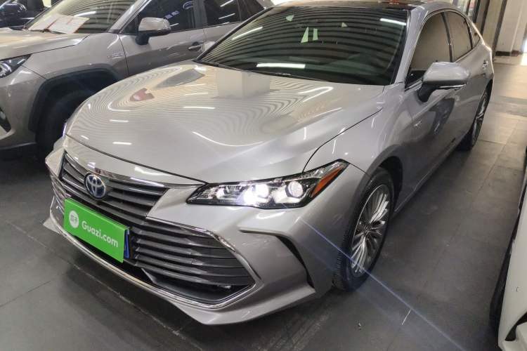 Used Toyota Avalon 2019 Dual-Engine 2.5L XLE Prestige Version China VI Standard