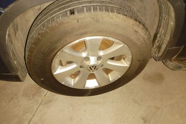 Used Volkswagen Tiguan 2012 1.8TSI Automatic Two-Wheel Drive Trend Edition Left Front Wheel Hub