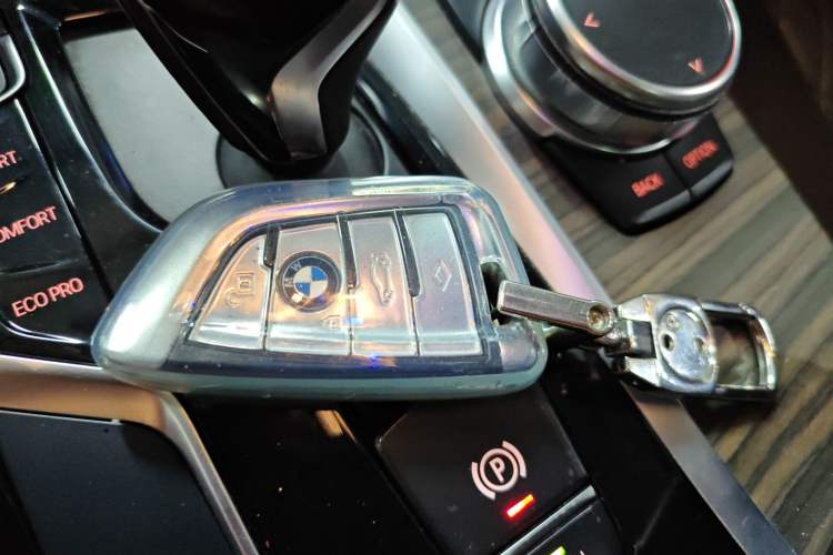 Used BMW 5 Series 2018 530Li xDrive Luxury Package Vehicle Key