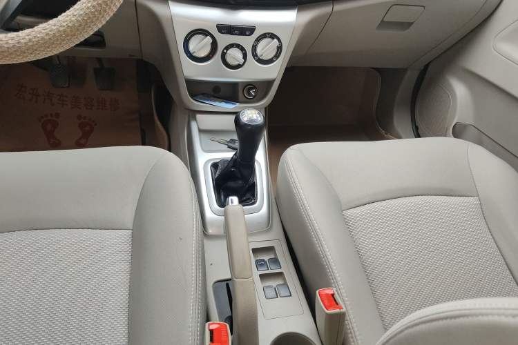 Used CHANGAN Alsvin V3 2012 1.3L Manual Comfort Version China IV Standard
