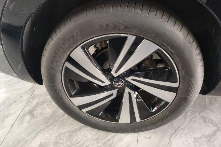 Used Volkswagen Tavendor 2024 380TSI All-Wheel-Drive R-Line Cruise Premium Edition Exterior 5